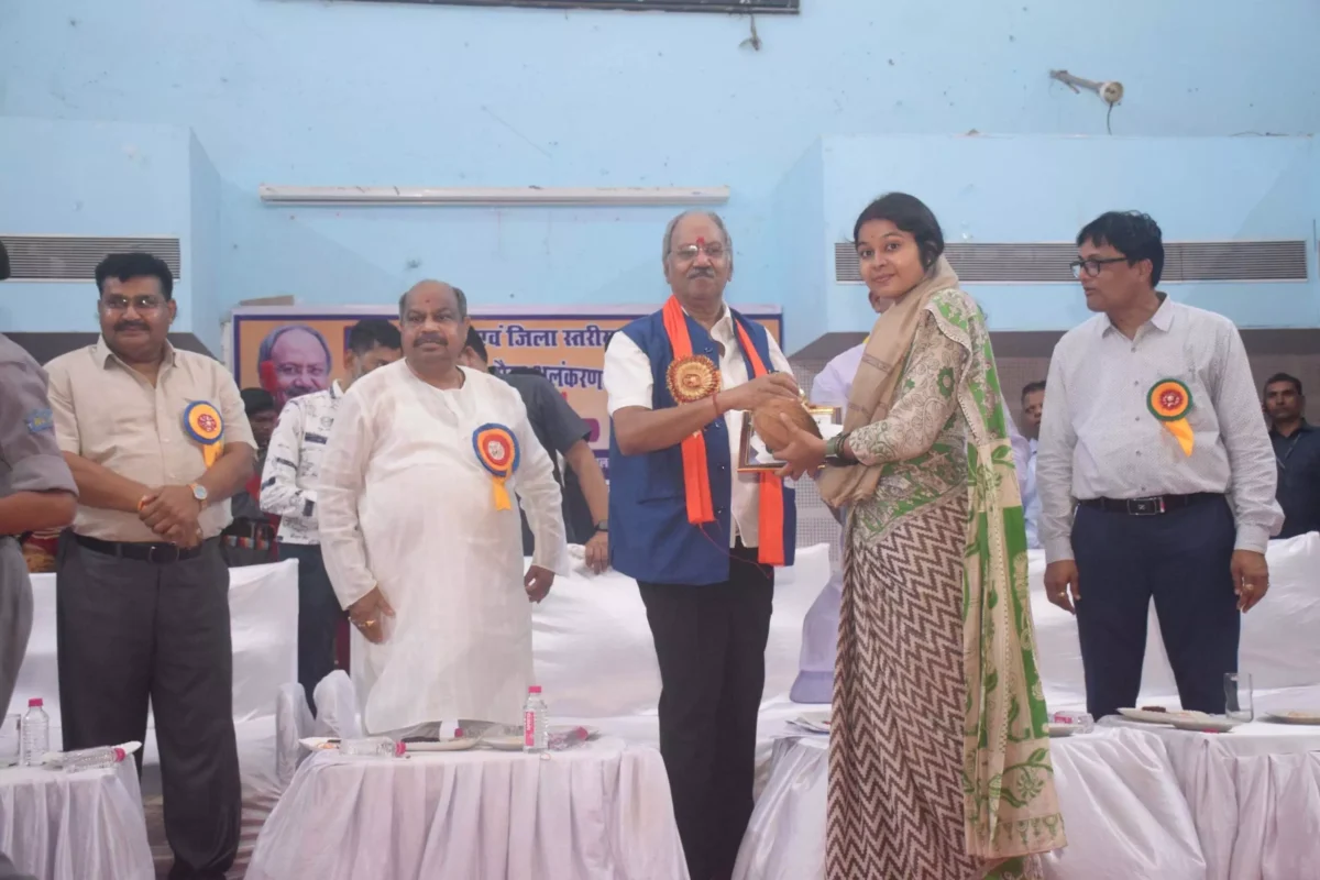 Brijmohan Agarwal ने किया शिक्षकों को सम्मानित