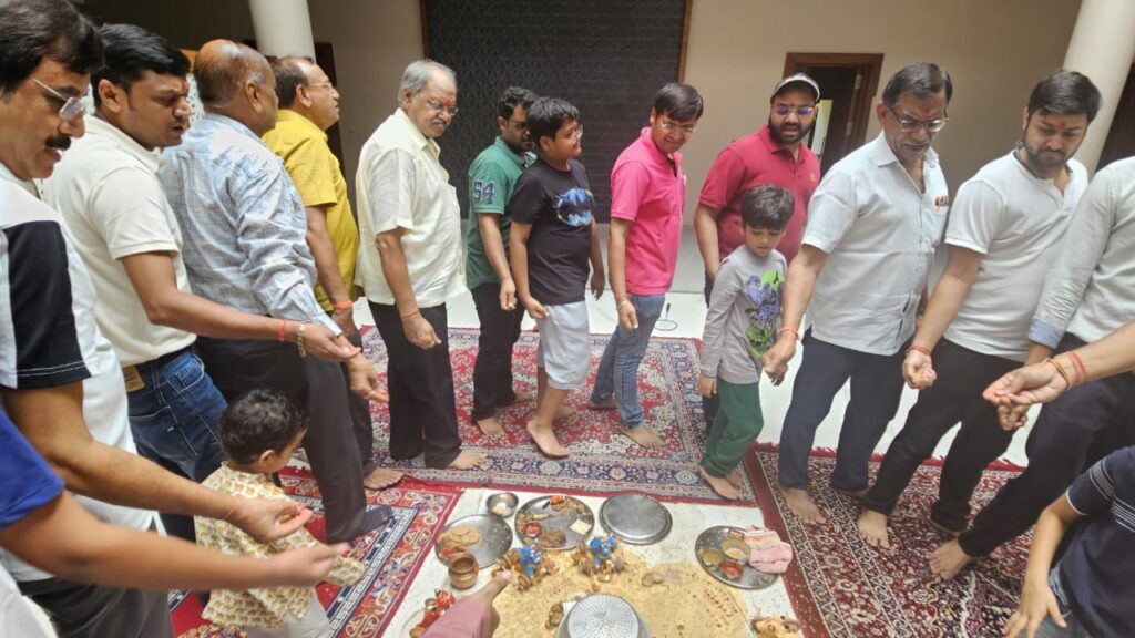 परिवार संग मंत्री Brijmohan Agarwal ने मनाया पोरा तिहार