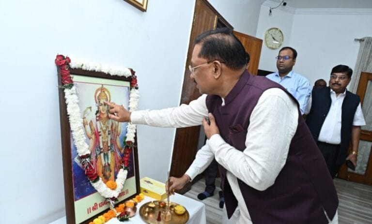 भगवान धन्वंतरि की CM साय ने की पूजा अर्चना ,प्रदेशवासियों के लिए मांगा आशीर्वाद