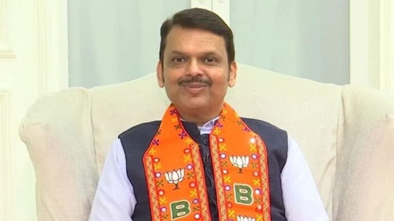 देवेंद्र फडणवीस के दिल्ली दौरे पर सस्पेंस खत्म