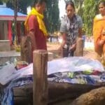 छत्तीसगढ़: बेटियों ने दी पिता को मुखाग्नि