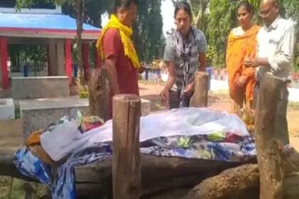 छत्तीसगढ़: बेटियों ने दी पिता को मुखाग्नि
