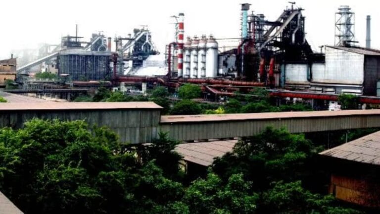 भिलाई स्टील प्लांट में बड़ा हादसा, गैस रिसाव से तीन मजदूरों की हालत गंभीर