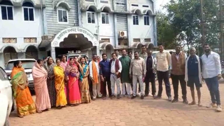 धमतरी में जनपद सदस्यों का सीईओ के खिलाफ प्रदर्शन