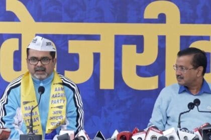 आम आदमी पार्टी में शामिल होते ही विवादों में घिरे अवध ओझा