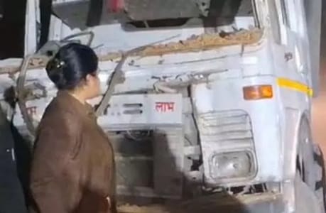 CG Accident News : घर में घुसा अनियंत्रित ट्रेलर, मासूम की मौत, चार लोग गंभीर रूप से घायल