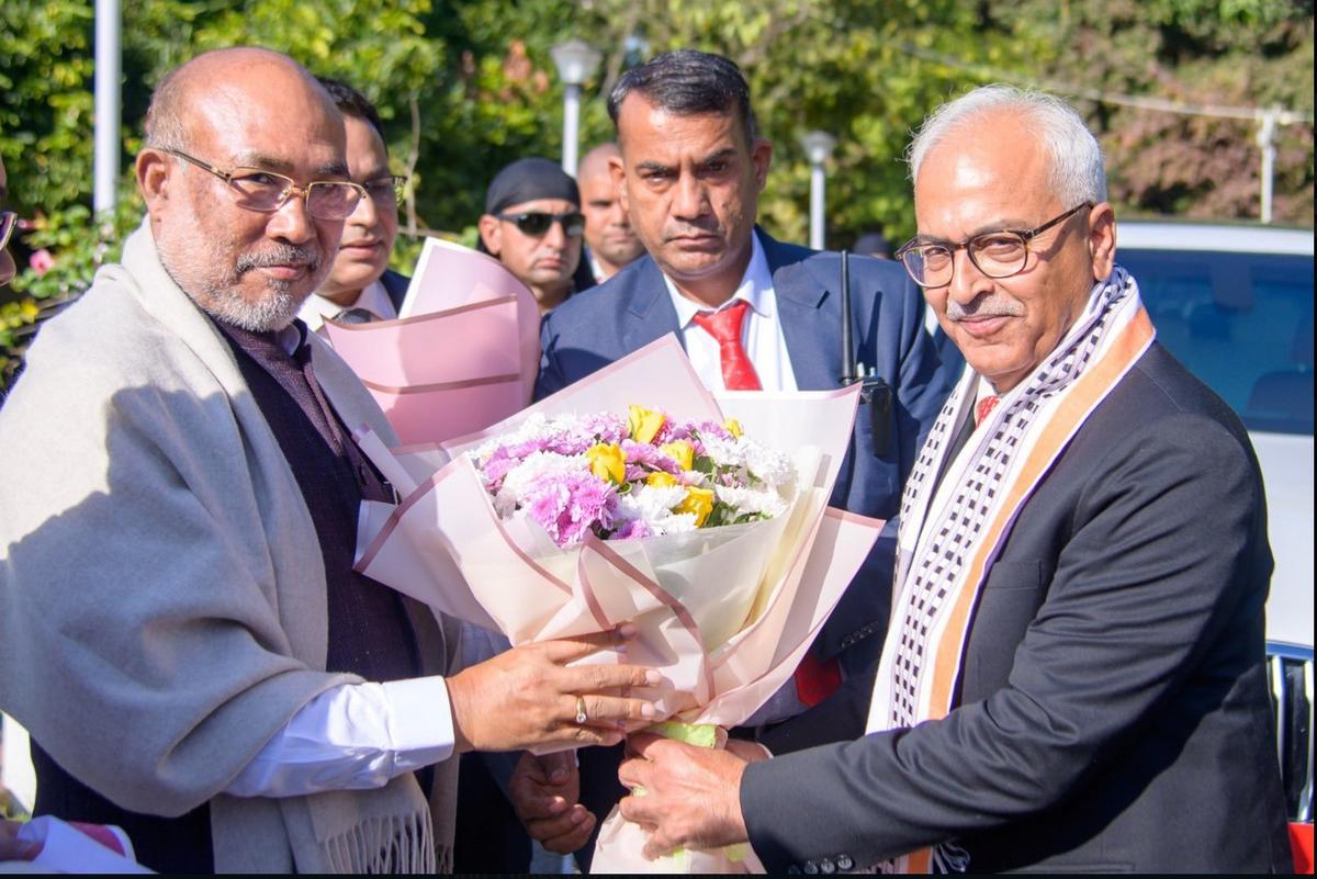 अजय कुमार भल्ला ने मणिपुर के राज्यपाल के रूप में शपथ ली, मुख्यमंत्री बीरेन सिंह ने दी बधाई