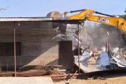 बीजापुर में मुकेश चंद्राकर हत्या केस: आरोपी के घर पर बुलडोजर कार्रवाई