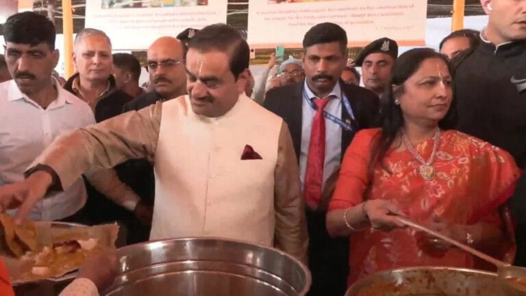 गौतम अदाणी ने प्रयागराज महाकुंभ में पूजा-अर्चना की, कहा- महाकुंभ में आकर उत्साहित हूं