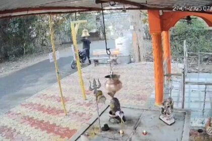 बिलासपुर में हनुमान चालीसा बंद कराने की धमकी, ऑटो चालक का वीडियो वायरल