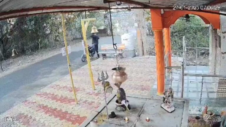 बिलासपुर में हनुमान चालीसा बंद कराने की धमकी, ऑटो चालक का वीडियो वायरल