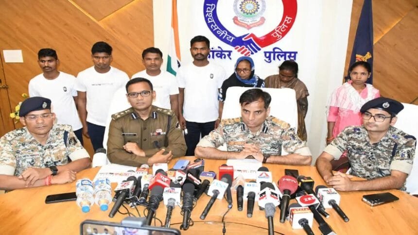 उत्तर बस्तर में नक्सलवाद का पतन: 7 इनामी नक्सलियों ने आत्मसमर्पण किया, 32 लाख के इनामी शामिल"