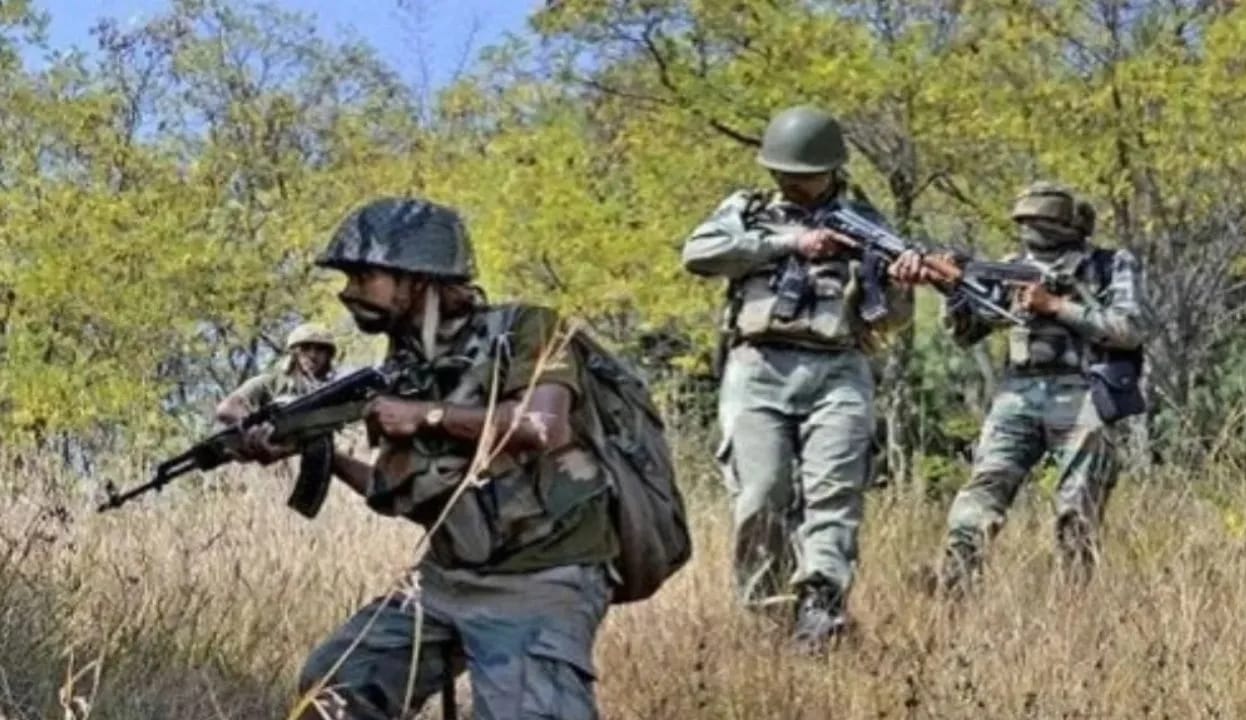 Cg Naxal Operation: बस्तर में सेना और नक्सलियों की मुठभेड़, 4 नक्सली ढेर, 1 जवान शहीद