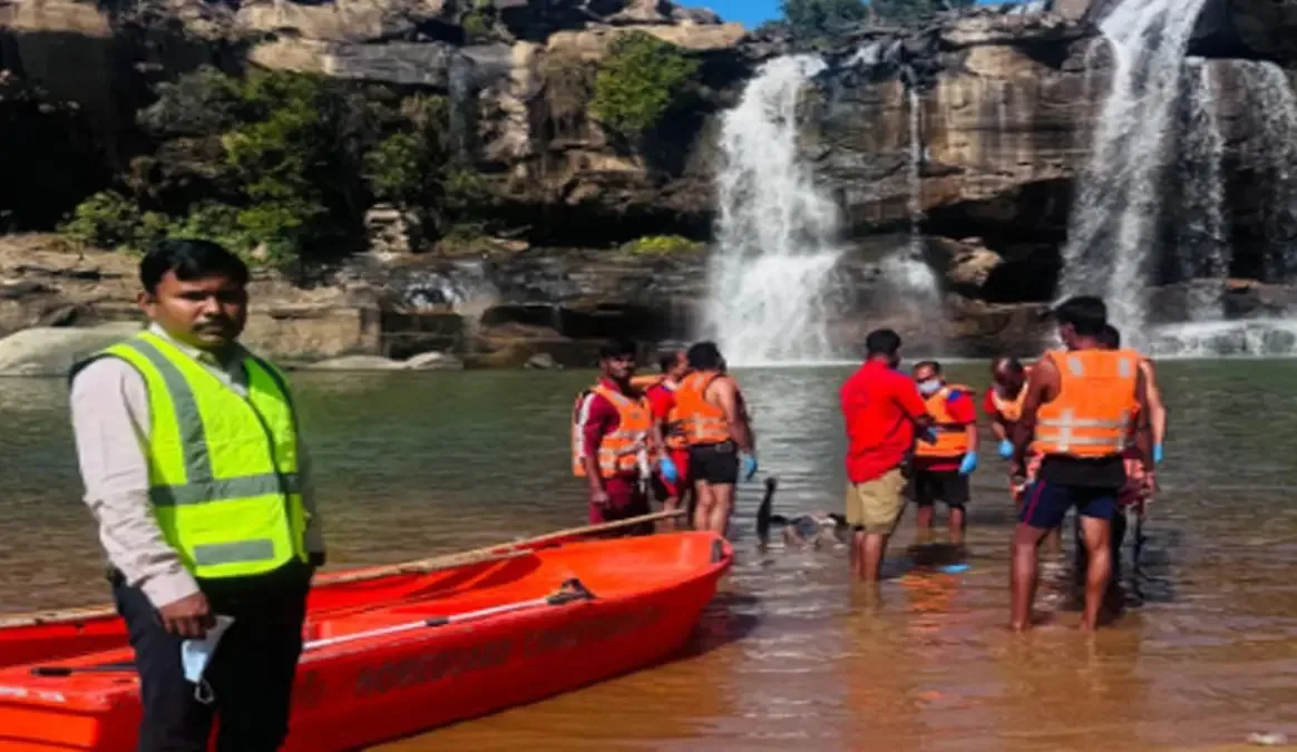 छत्तीसगढ़: गौरघाट जलप्रपात में रील बनाते हुए युवक की मौत, 4 दिन बाद मिला शव