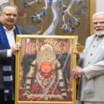 विधानसभा अध्यक्ष डॉ. रमन सिंह ने पीएम मोदी को भेंट किया मां बम्लेश्वरी का चित्र