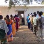 बस्तर में मतदान: हिड़मा के गांव में लोकतंत्र की नई सुबह