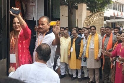 रायपुर महापौर मीनल चौबे और पार्षदों की महाकुंभ यात्रा शुरू