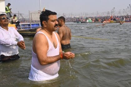 महाकुंभ 2024: छत्तीसगढ़ के उप मुख्यमंत्री विजय शर्मा ने त्रिवेणी संगम में किया स्नान
