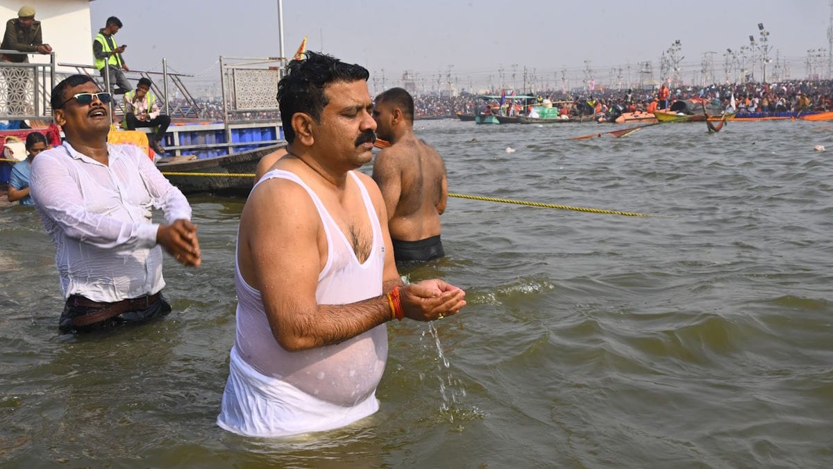 महाकुंभ 2024: छत्तीसगढ़ के उप मुख्यमंत्री विजय शर्मा ने त्रिवेणी संगम में किया स्नान