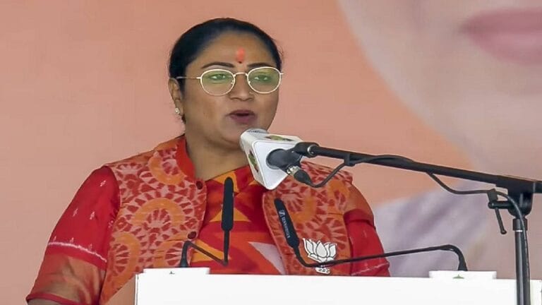 नई सीएम रेखा गुप्ता का बड़ा फैसला, पूर्व मंत्रियों के स्टाफ की सेवाएं समाप्त