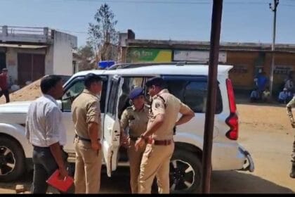 कपड़ा व्यवसायी की हत्या से सनसनी, शव घर में मोटरसाइकिल के नीचे मिला
