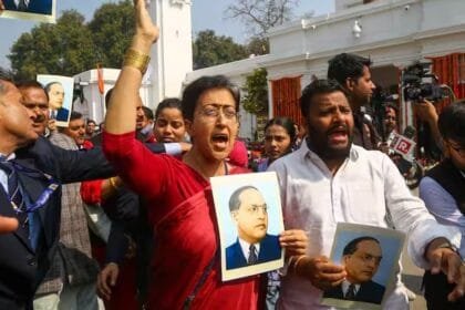 दिल्ली विधानसभा सत्र में हंगामा, CAG रिपोर्ट पेश होने के बाद 21 AAP विधायक निलंबित