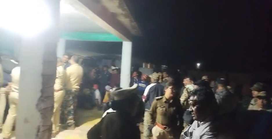 बालोद में चुनाव बहिष्कार: ग्रामीणों ने पुलिस-प्रशासन को घेरा