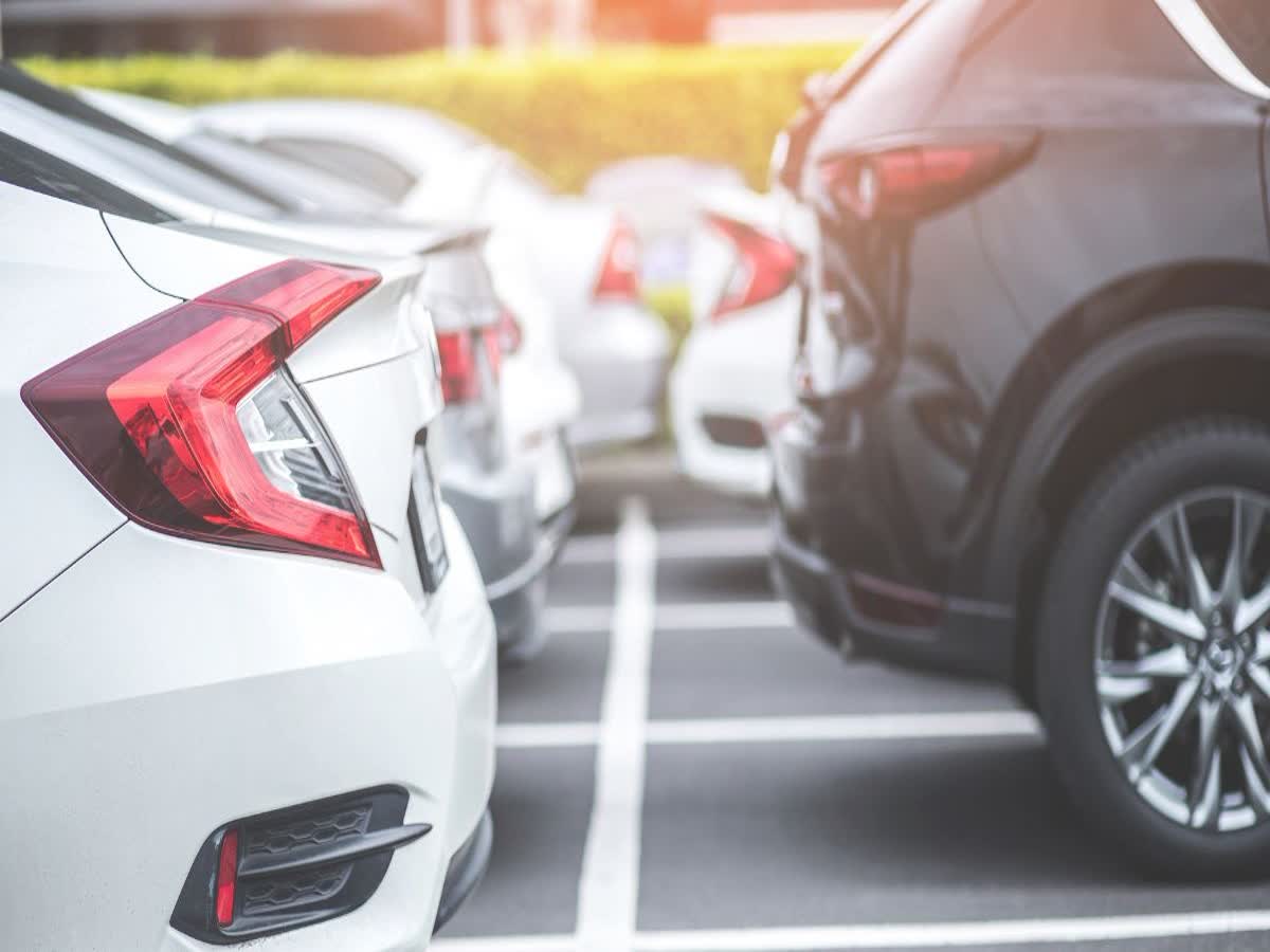 Car Care Tips: कार पार्किंग में नुकसान से