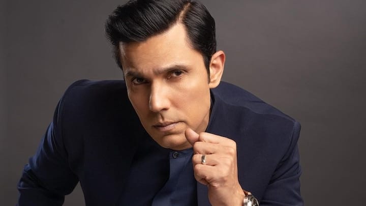 रणदीप हुड्डा ने बॉलीवुड पर तंज कसा: "यहां सब भेड़-चाल में चलते हैं"