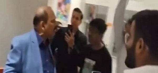 रायपुर: बड़ी लापरवाही.. शाकाहारी लोगों को परोसा दिया चिकन सूप, हुआ हंगामा