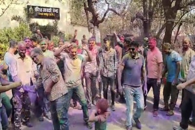 रायपुर: रंग-गुलाल और ढोल-नगाड़ों के साथ पुलिसकर्मियों ने मनाई होली