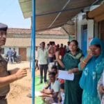 पत्थलगांव में शराब दुकान में दिखी महिलाएं