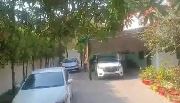 छत्तीसगढ़ में भूपेश बघेल समेत 2 ASP, 3 IPS और एक पूर्व IAS के घर CBI का छापा