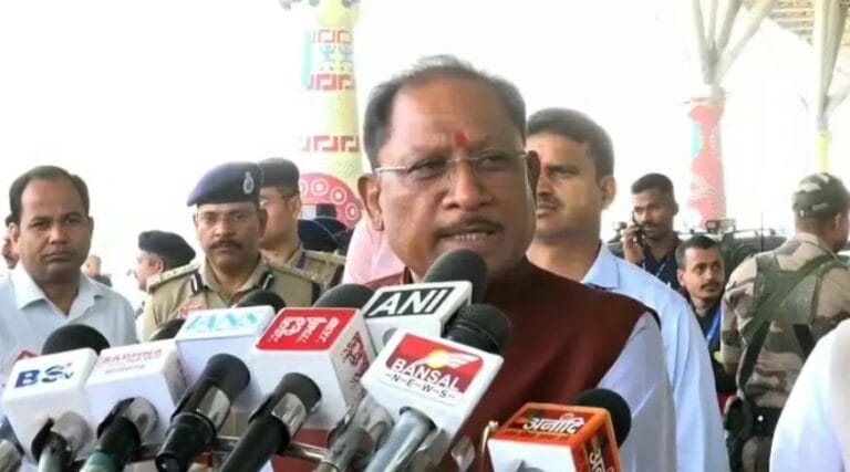 बेंगलुरु से लौटे CM विष्णुदेव साय, रायपुर में तीर्थ दर्शन योजना शुरू