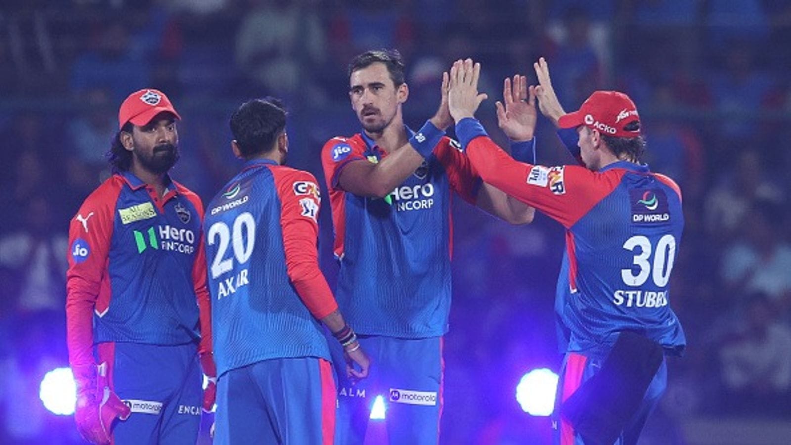 IPL 2025: DC vs RR मुकाबले में मिचेल स्टार्क बने 'प्लेयर ऑफ द डे', आखिरी ओवर में पलटा मैच