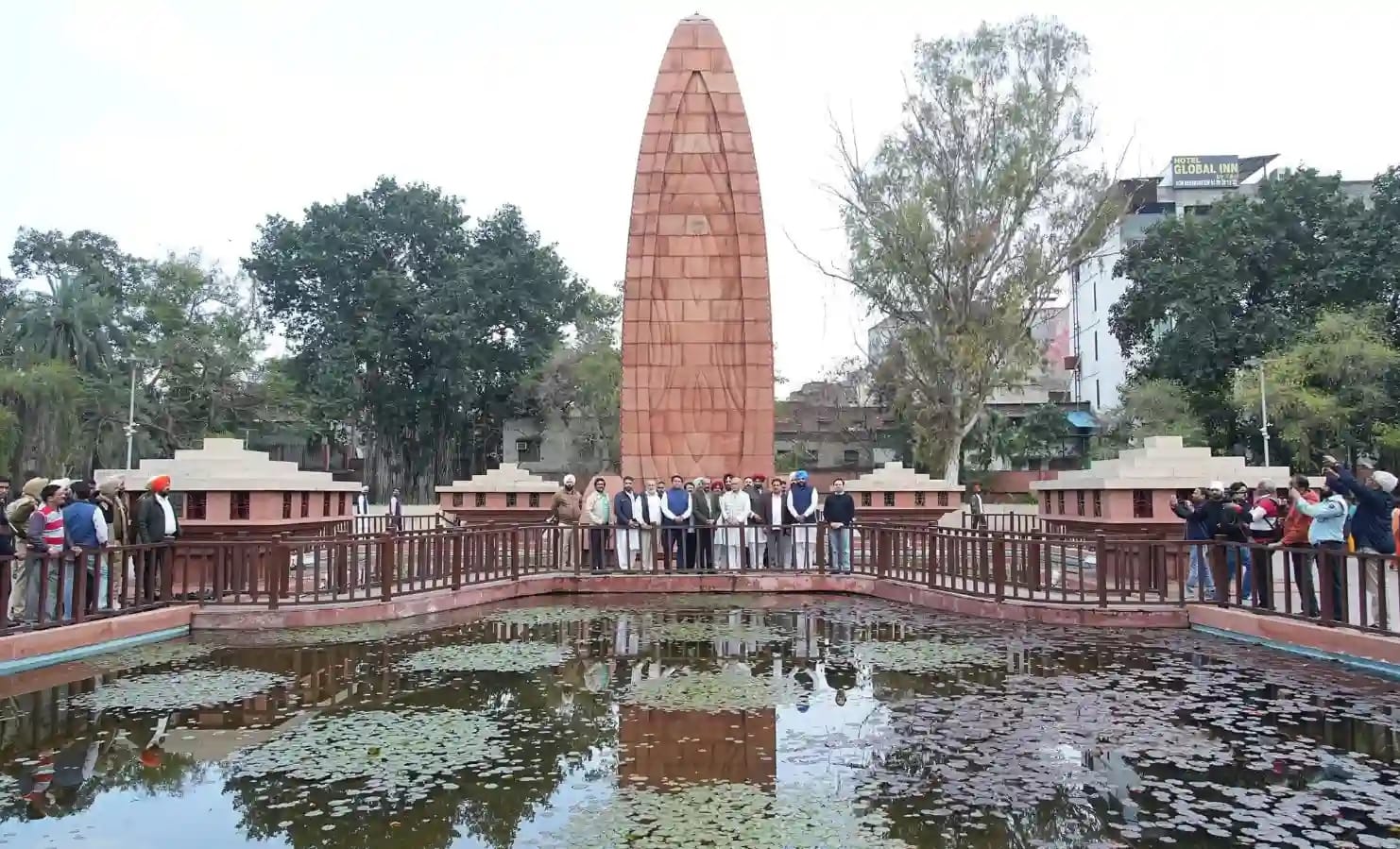 भूपेश बघेल पहुंचे जलियांवाला बाग , अमर शहीदों को दी श्रद्धांजलि