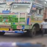 रायपुर: गुढ़ियारी रोड में तेज रफ्तार ट्रक ने स्कूटी सवार को कुचला