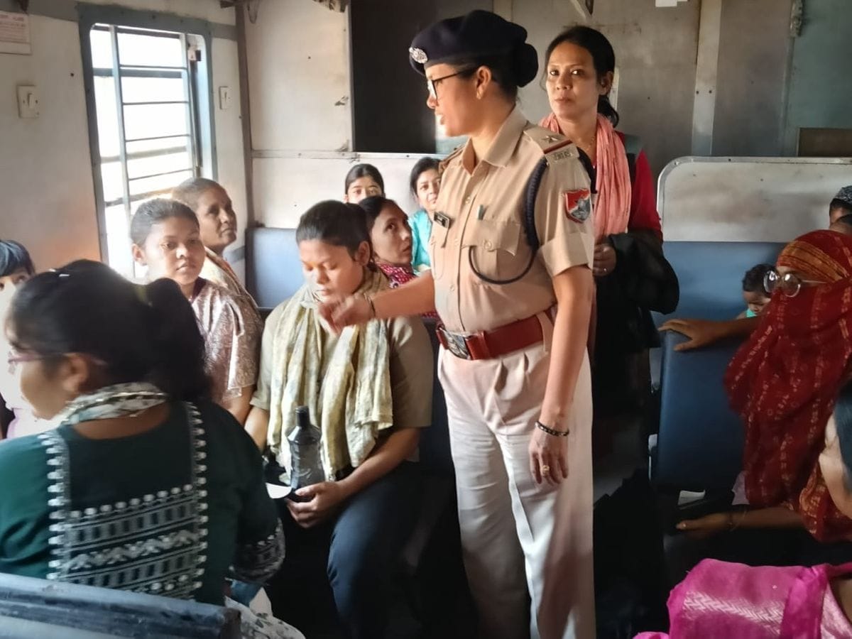 बिलासपुर: ट्रेन की चेकिंग में महिला कोच से पकड़े गए 75 पुरुष यात्री