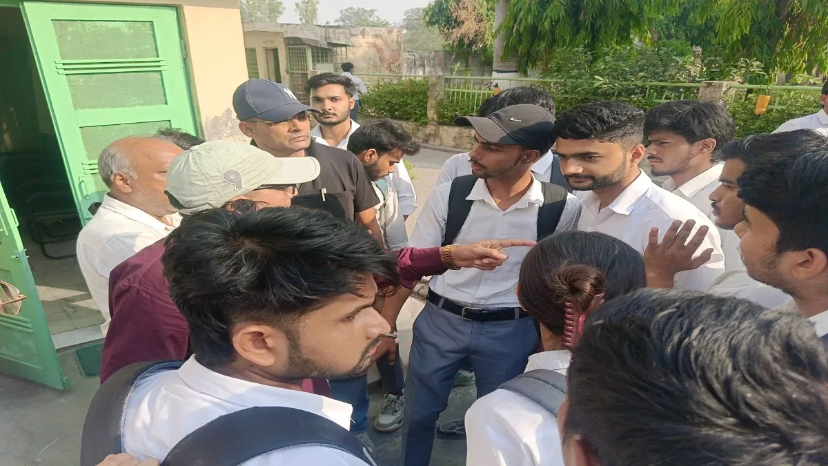 रुड़की कॉलेज में प्रैक्टिकल के दौरान 12 छात्राओं से छेड़छाड़, आरोपी प्रोफेसर गिरफ्तार