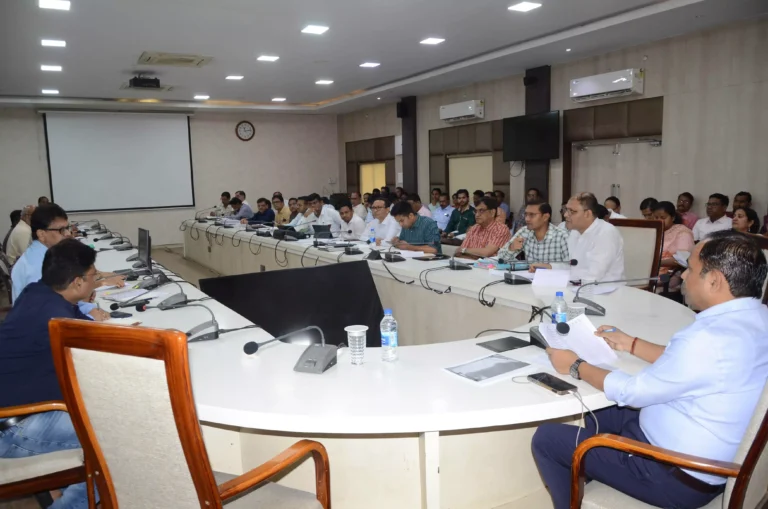 सुशासन तिहार 2025: समाधान शिविर की तैयारियों पर कलेक्टर ने की समीक्षा बैठक