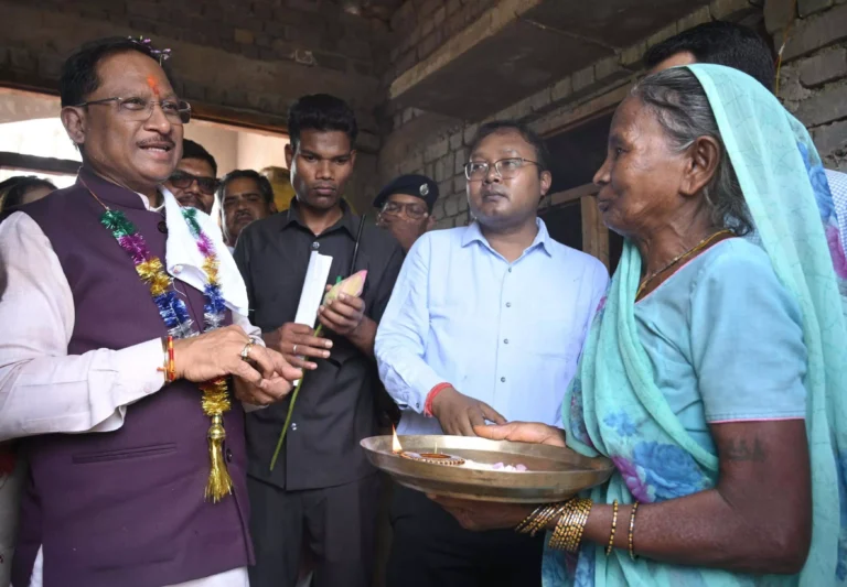 सक्ति जिले में मुख्यमंत्री साय ने लगाई चौपाल, ग्रामीणों से लिया सीधा फीडबैक