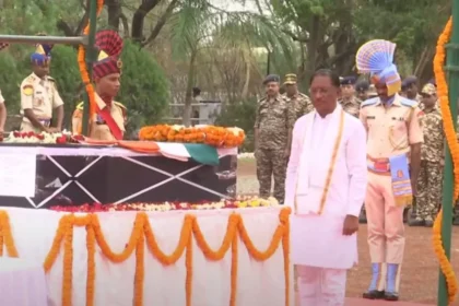 शहीद जवान को श्रद्धांजलि देने माना कैंप पहुंचे CM विष्णुदेव साय