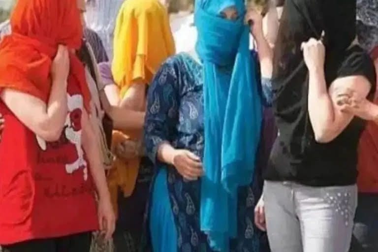 रायपुर में सेक्स रैकेट का बड़ा खुलासा! 11 युवतियां और 4 पुरुष गिरफ्तार । Raipur sex racket