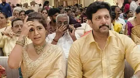 तलाक के बाद पहली बार गर्लफ्रेंड के साथ नजर आए रवि मोहन