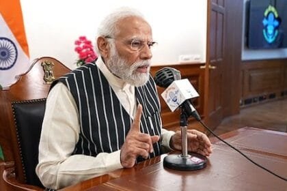PM मोदी ने दंतेवाड़ा के टॉपर छात्रों की की तारीफ