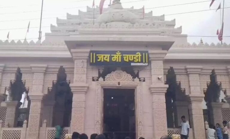 धमतरी में माँ चंडी मंदिर से चोरी, LIVE वीडियो में कैद हुए चोर