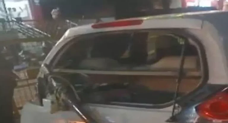 Raipur News: तेलीबांधा चौक में तेज रफ्तार पिकअप ने दो ट्रैफिक पुलिसकर्मियों को रौंदा, हालत गंभीर