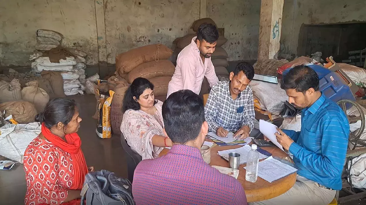 दुर्ग: सुपारी फैक्ट्री में छापा, 1.54 करोड़ की सुपारी जब्त, फैक्ट्री सील: Durg Supari Factory News