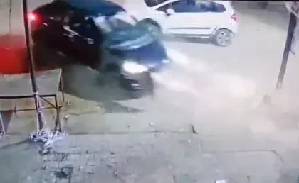 विंध्यवासिनी मंदिर के सामने तेज रफ्तार कार का तांडव, CCTV वीडियो वायरल