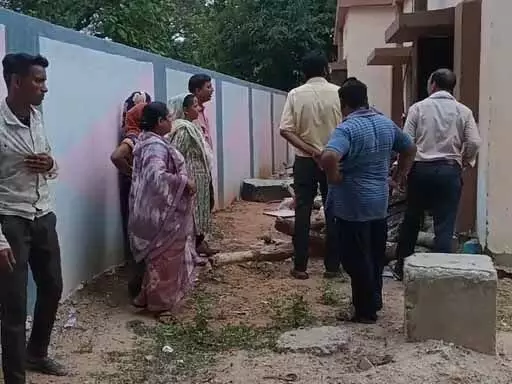 CG: स्कूल खुलते ही चोरी का खुलासा, 10 पंखे और राशन गायब